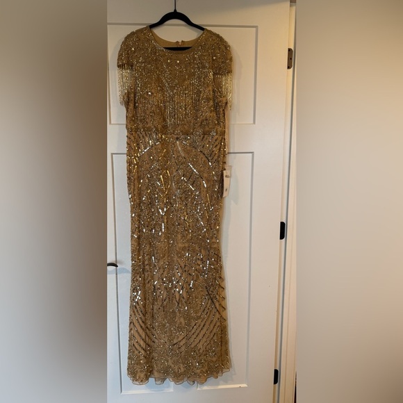 MAC DUGGAL
Gold Embellished Fringe Cap Sleeve Trumpet
Gown | 4715 | 6 - Picture 4 of 14